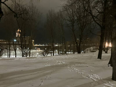 Narva-Brücke im Schnee
